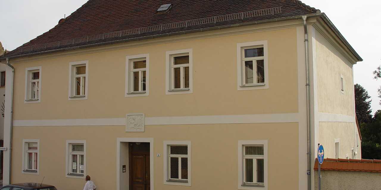 Straßenansicht Pfarrhaus Taucha